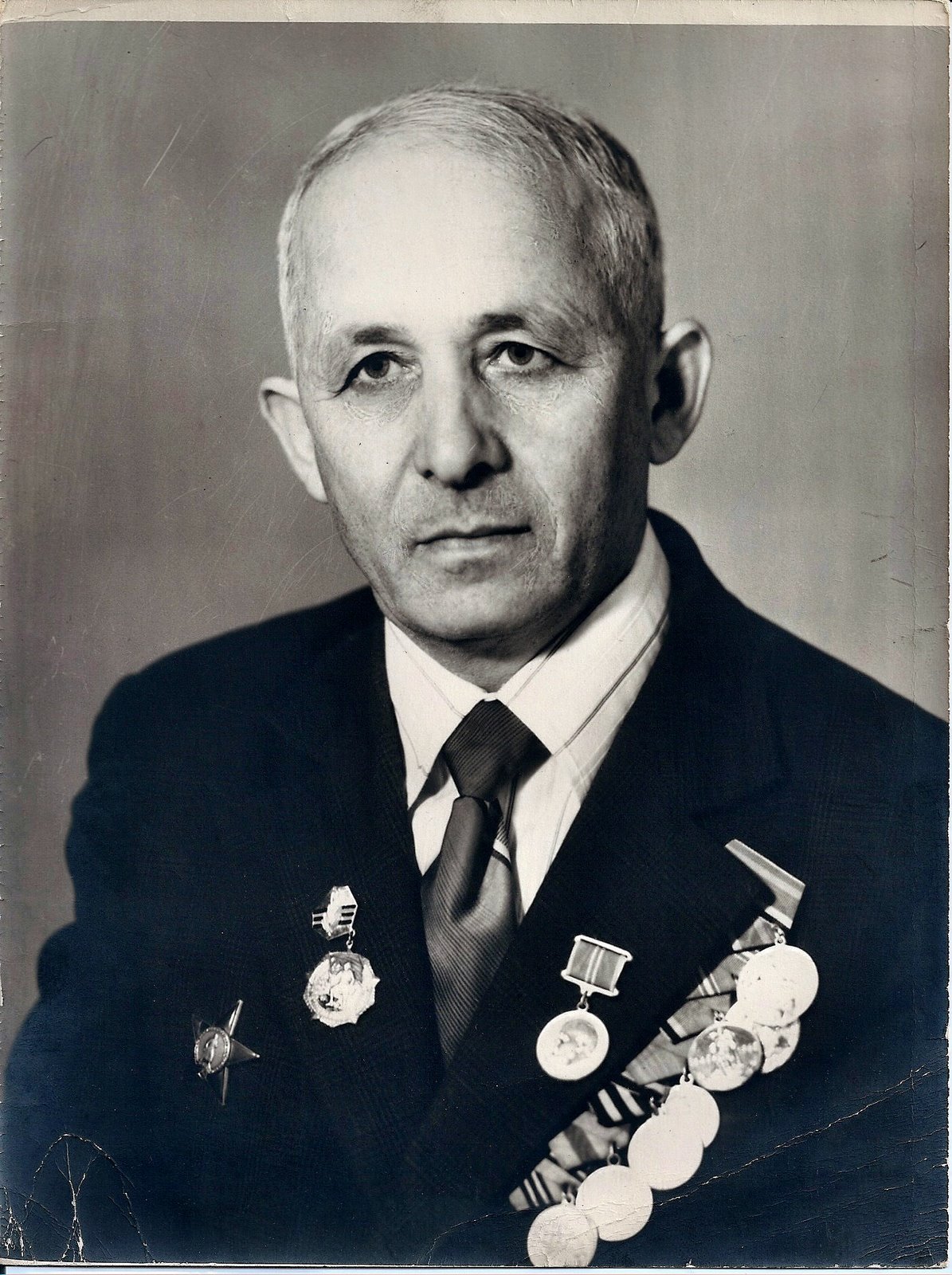 Isaak Berdichevsky in later life, wearing his Order of the Red Star and war medals